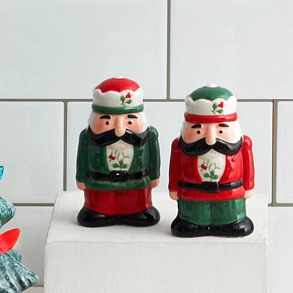 Winterberry® Nutcracker Salt And Pepper Set 4 Winterberry® Nutcracker Salt And Pepper Set - Image 2